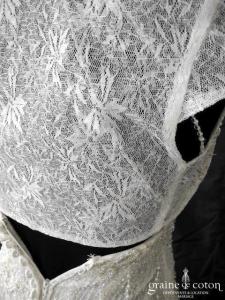 Madeline Gardner - Boléro en dentelle perlée