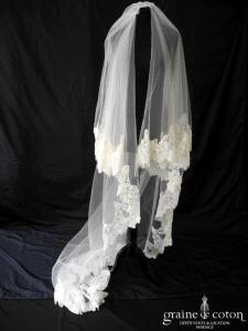 Cymbeline - Voile long de 3 mètres en tulle ivoire bordé de dentelle