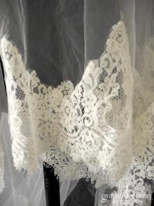 Cymbeline - Voile long de 3 mètres en tulle ivoire bordé de dentelle
