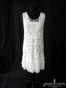 Robe courte fluide en tulle et dentelle