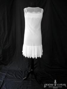 Robe courte fluide en tulle et dentelle