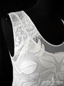 Robe courte fluide en tulle et dentelle