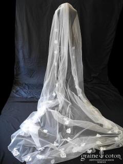 Création - Voile long de 2,50 mètres en tulle ivoire avec guipure de dentelle NA