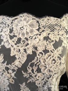 Jesus Peiro - Boléro en dentelle de Calais avec manches longues