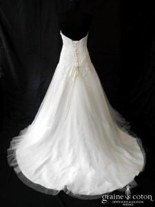 Création - Robe en dentelle brodée ivoire et tulle