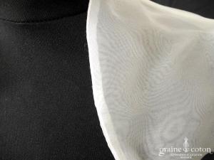 Boléro en organza ivoire clair à manches courtes