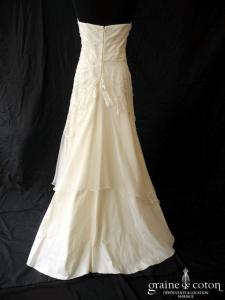 Fan de soie - Création en dentelle et tulle