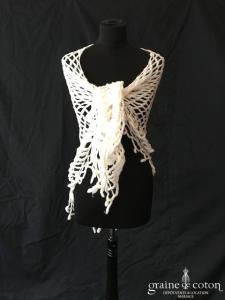 Châle en laine ajouré blanche - fait main