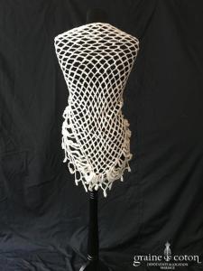 Châle en laine ajouré blanche - fait main