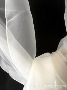 Maggie Sottero - Étole en organza ivoire