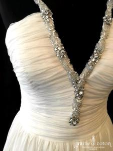 I Love Me by Galvan Sposa - Création drapée en mousseline de soie fluide ivoire clair