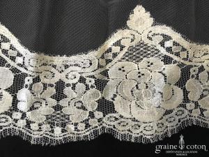 Cymbeline - Voile long de 2 mètres 50 en tulle ivoire bordé de dentelle de Calais