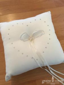 Coussin d'alliances avec strass forme coeur