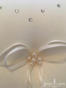 Coussin d'alliances avec strass forme coeur