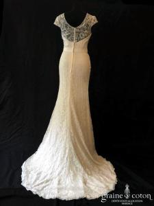 Création - Robe fluide en dentelle ivoire avec larges bretelles