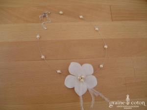 Au fil perlé - Tour du cou 1 rang avec fleur et perles ivoires