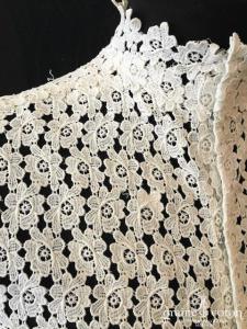 Chemisier / top vintage en dentelle ivoire clair