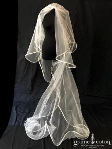 Suzanne Ermann - Voile long de 2,25 mètres à volutes blanc cassé