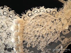 Bianco Evento - Boléro court à manches courtes en dentelle de Calais ivoire