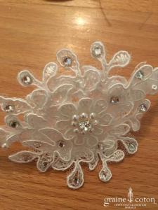 Bianco Evento - Headband bandeau fleur en dentelle et cristaux Swarovski
