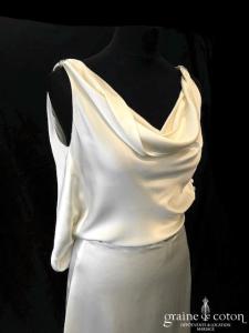 Jade Couture - Création dos-nu en satin de soie fluide ivoire