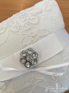 Coussin d'alliances en dentelle blanche