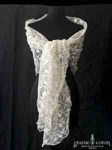 Étole en tulle et dentelle papillons ivoire