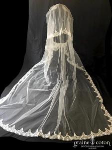 Courman - Voile long de 4 mètres en tulle ivoire bordé de dentelle de Calais