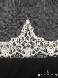Courman - Voile long de 4 mètres en tulle ivoire bordé de dentelle de Calais