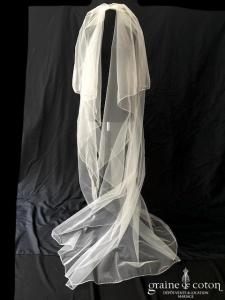 Rosa Clara - Voile long de 2, 50 mètres en tulle ivoire surjeté
