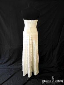 BCBG Max Azria - Robe fourreau en satin ivoire