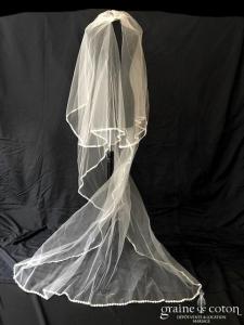 Création - Voile long de 2,50 mètres en tulle ivoire bordé de fleurs en guipure