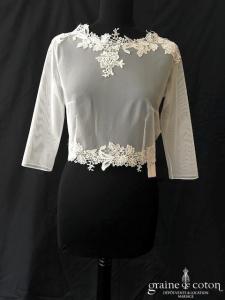 Bianco Evento - Boléro long encolure bateau à manches 3/4 en soft tulle et dentelle ivoire