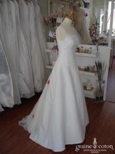 Robe longue blanche décolleté carré, style Rome antique