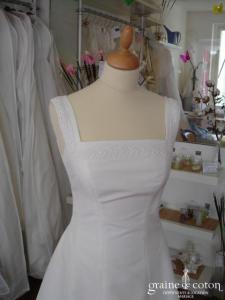 Robe longue blanche décolleté carré, style Rome antique