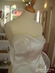 Suzanne Ermann - Robe de mariée ivoire, près du corps