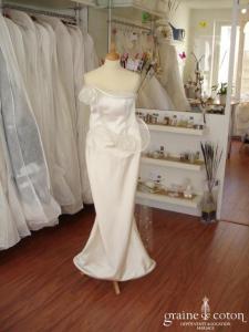 Suzanne Ermann - Robe de mariée ivoire, près du corps