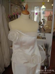 Suzanne Ermann - Robe de mariée ivoire, près du corps