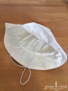 Hibiscus - Chapeau en coton blanc et fleurs brodées