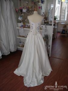 Catherine Varnier - Robe ivoire et fleurs bleues