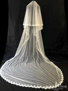 Création - Voile long de 3 mètres en tulle fluide ivoire clair bordé de dentelle