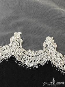 Création - Voile long de 3 mètres en tulle fluide ivoire clair bordé de dentelle