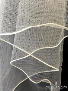 Voile mi long en tulle ivoire clair surjeté