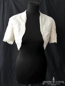 Pronovias - Boléro en dentelle de Calais doublée de satin ivoire