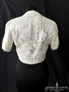Pronovias - Boléro en dentelle de Calais doublée de satin ivoire