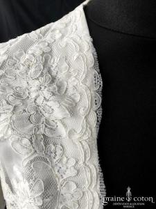 Pronovias - Boléro en dentelle de Calais doublée de satin ivoire