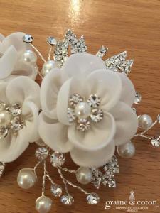 Bianco Evento - Coiffe pince fleur en organza ivoire et strass
