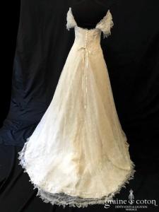 Création - Robe en dentelle de Chantilly ivoire clair