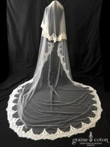 Blanc Couture - Voile long de 3 mètres en tulle ivoire fluide bordé de dentelle