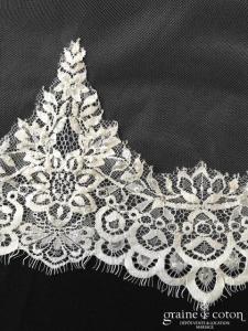 Blanc Couture - Voile long de 3 mètres en tulle ivoire fluide bordé de dentelle